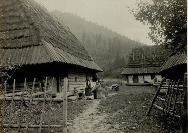 Image - A Boiko region homestead in the village of Horovetsko.