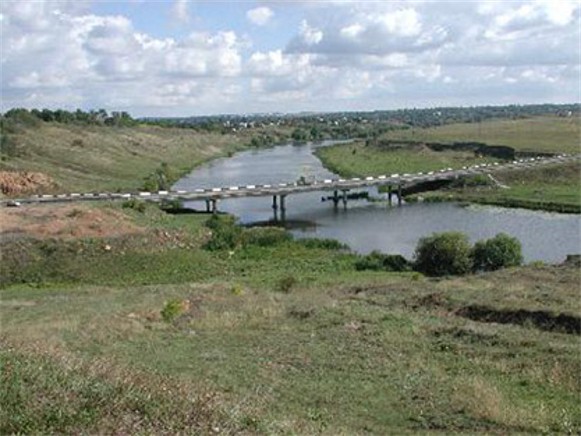 Image -- A bridge over the Syniukha River.