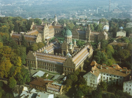 Image -- Chernivtsi University (former metropolitan residence) (aerial view).