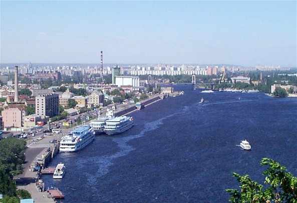 Image - A river port on the Dnipro River in the Podil district of Kyiv.