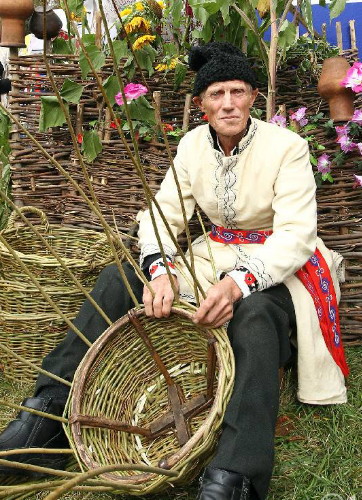 Image -- Folk basket weaving