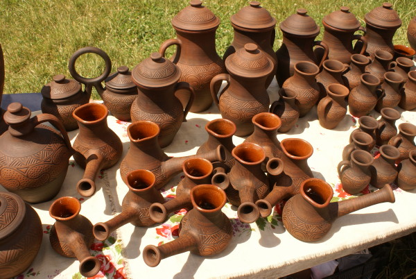Image -- Ukrainian folk pottery.