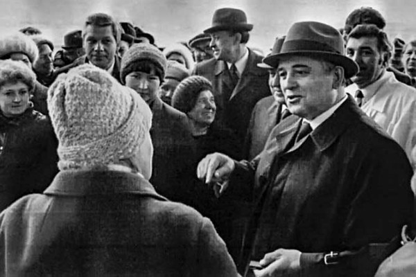 Image -- Mikhail Gorbachev among citizens.