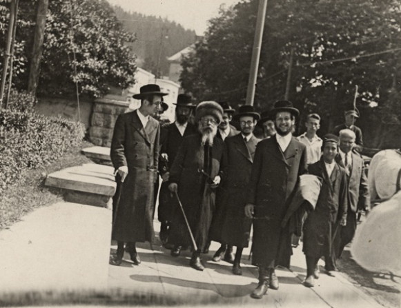 Image -- Hasidic Jews in Ukraine (early 20th century).