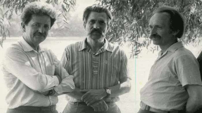 Image -- Mykhailo Horyn, Lev Lukianenko, and Viacheslav Chornovil (1989 photo).