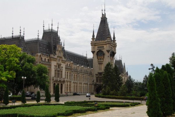Image -- Iasi: Palace of Culture.