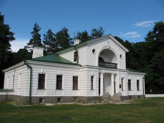 Image - The building of the former servants' quarters of the Kachanivka palace (18th century).