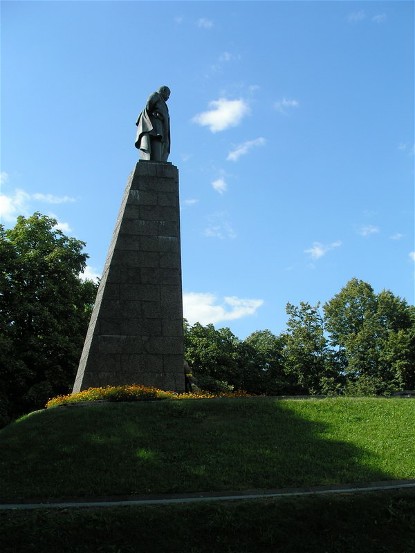 Image -- Taras Shevchenko monument in Kaniv.