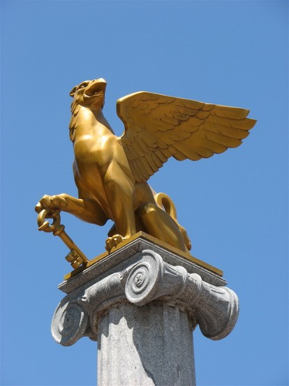 Image - A gryphon monument (city symbol) in Kerch, Crimea.