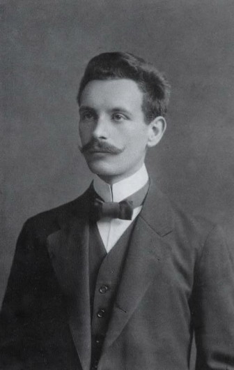 Image -- Ivan Krypiakevych (1912 photo).