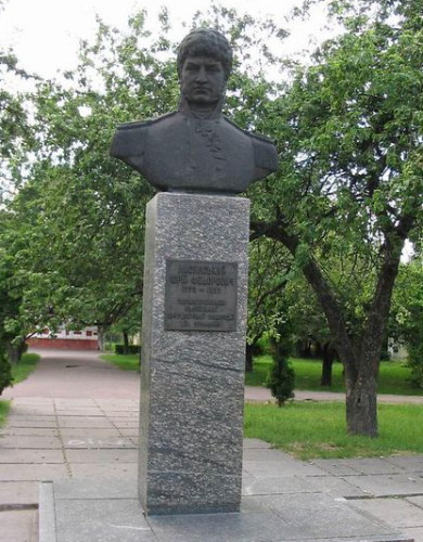Image -- Yurii Lysiansky monument in Nizhyn.