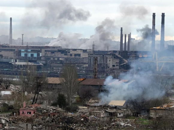 Image - The Mariupol Azovstal Metallurgical Complex under bombardment (May 2022).