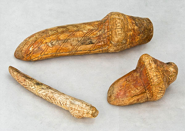 Image - Mizyn archeological site (the late Paleolithic Period): mammoth bone statuettes.