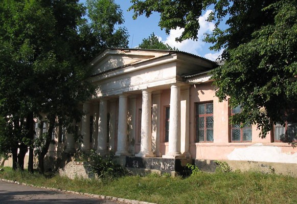 Image -- The Nemyriv gymnasium building (1838).