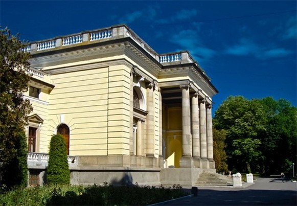 Image -- Nemyriv: The Maria Shcherbatova palace (1894-1917) (park entrance).