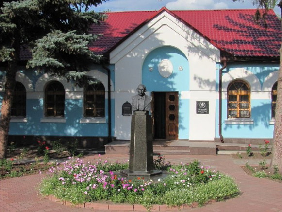 Image -- The Nikolai Gogol Literary Memorial Museum in Velyki Sorochyntsi.