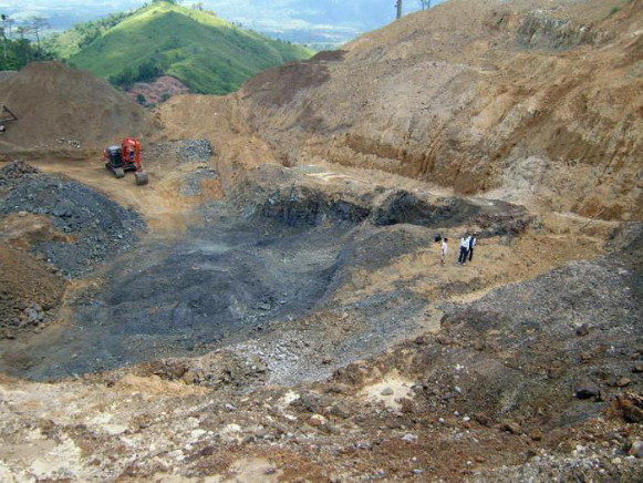 Image -- The Nikopol Manganese Basin: manganese ore excavation.
