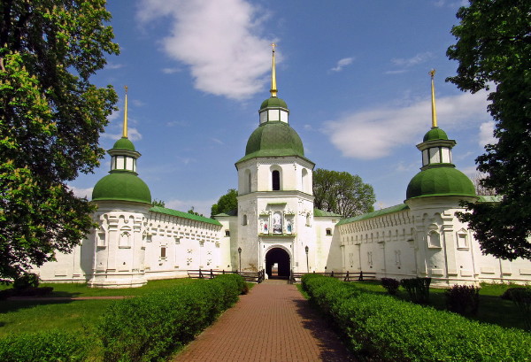 Image - Novhorod-Siverskyi: Transfiguration Monastery (main gate).