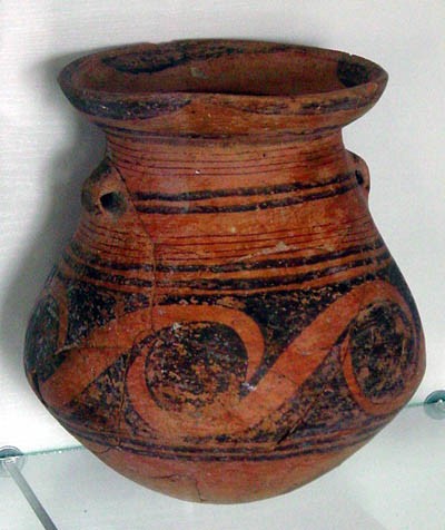Image - Ornament: Polychromatic meander pattern on a clay vessel of the Trypilian culture. 