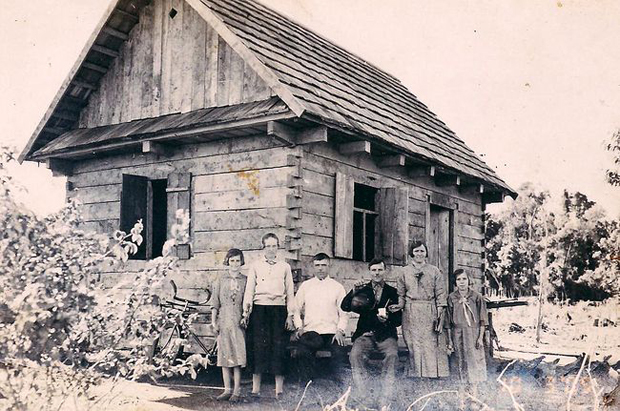 Image - А Ukrainian rural house in Paraguay (1950s)