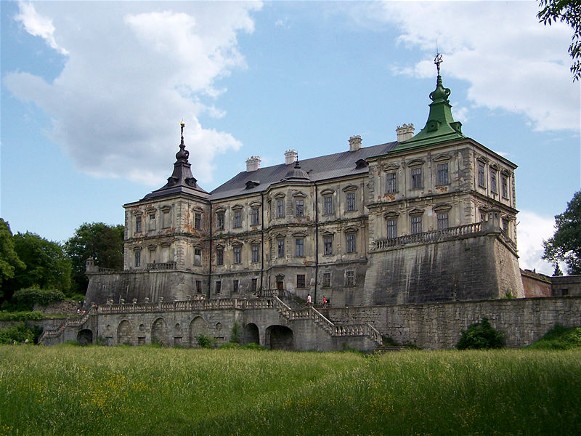 Image -- The Renaissance palace (1635-40) in Pidhirtsi, Lviv oblast.