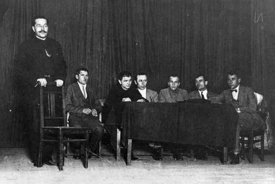 Image -- Pluh meeting (Kharkiv, mid-1920s). Left to right: S. Pylypenko, A. Hak, A. Paniv, I. Dniprovsky, S. Bozhko, V. Mysyk, V. Sosiura.