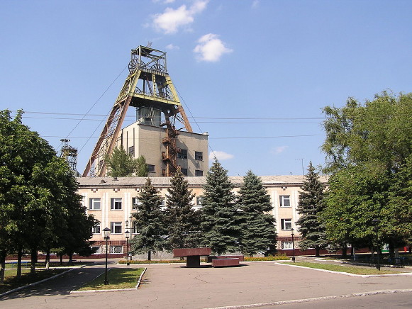 Image -- Snizhne, Donetsk oblast: coal mine.