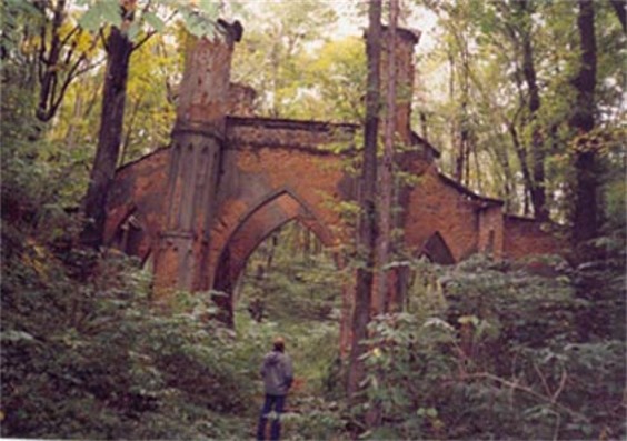 Image - A gothic bridge in the Sokyryntsi park.