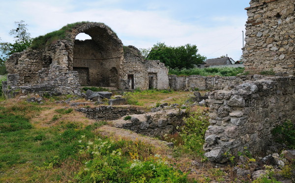 Image - Staryi Krym: ruins of the Moslem school.