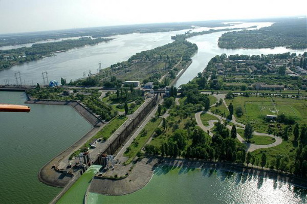 Image -- A sluice on the Dnieper River near Svitlovodsk.