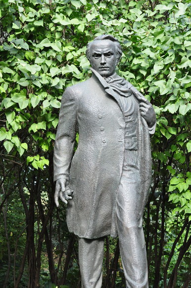 Image -- Leonid Molodozhanyn: Taras_Shevchenko monument in the Leo Mol Park in Winnipeg, Manitoba.