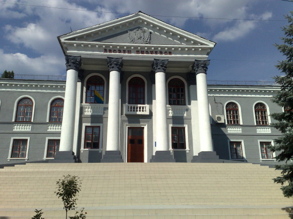 Image -- Torez, Donetsk oblast: cultural center.