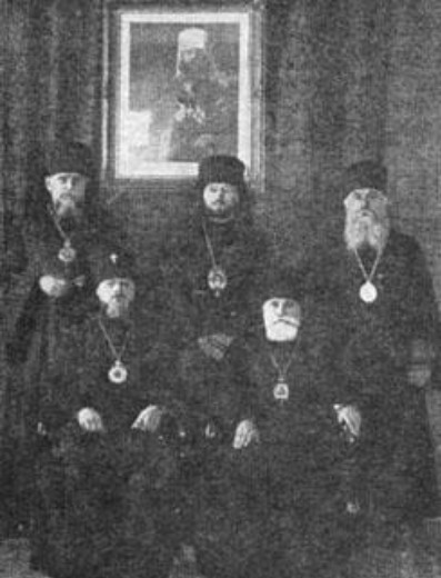 Image -- The Ukrainian Autocephalous Orthodox church sobor in Pynsk (1942): sitting: Oleksander Inozemtsiv, Polikarp Sikorsky; standing: Nykanor Abramovych, Rev. Yurii, Ihor Huba.