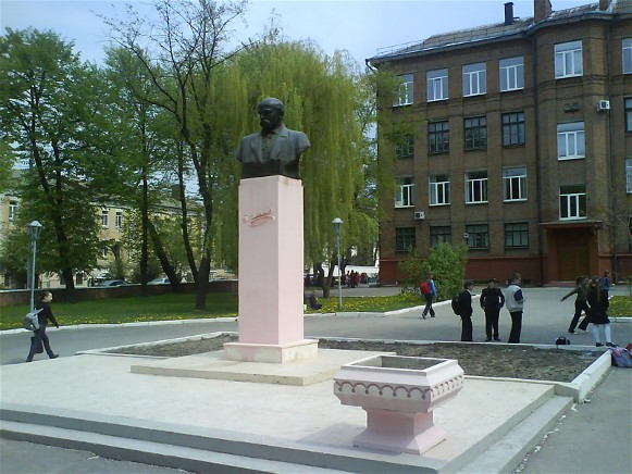 Image - Vinnytsia: Taras Shevchenko monument.