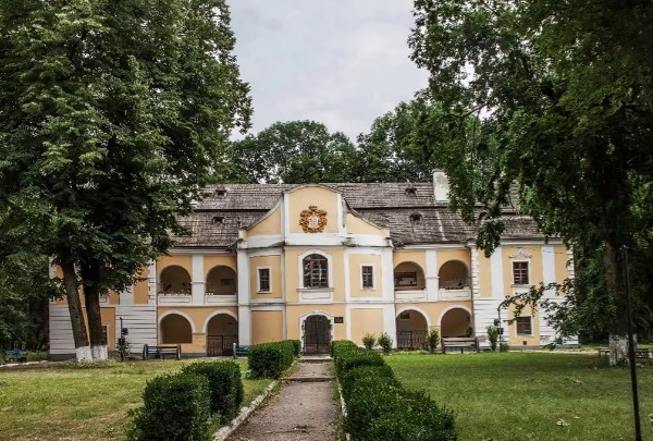 Image - Vynohradiv: Perenyi palace.