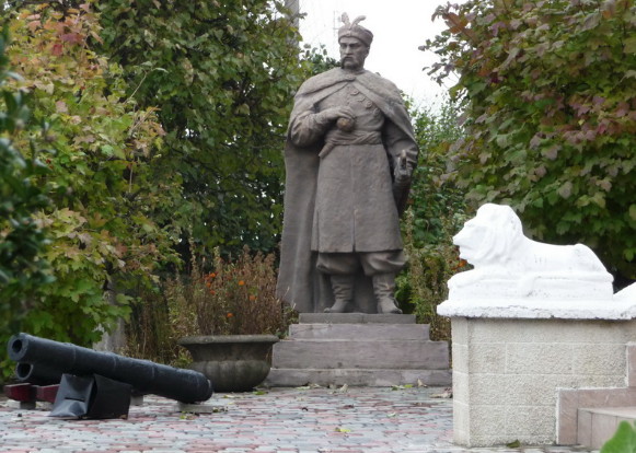 Image -- Zboriv: Bohdan Khmelnytsky monument.