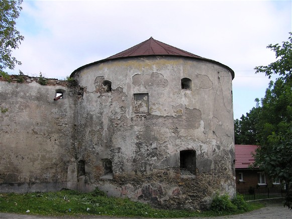 Image -- Fortification walls in Zhovkva.