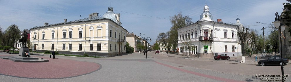 Image -- Zolochiv: Chornovil Square.