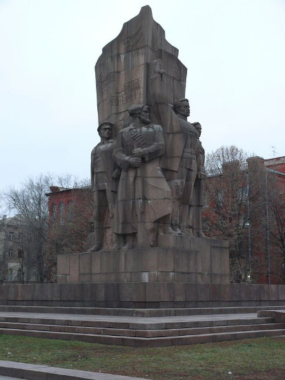 Image -- Kharkiv monument commemorating the proclamation of Soviet rule in Ukraine (by Vasyl Ahibalov).