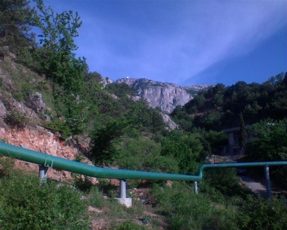 Image -- Mount Ai-Petri seen from the town of Koreiz.