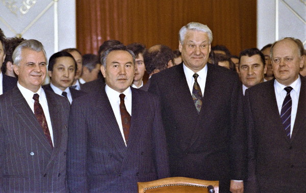 Image -- The signing of the Alma-Ata Declaration: (l-r) L. Kravchuk of Ukraine, S. Nazarbayev of Khazakhstan, B. Yeltsin of Russia, and S. Shushkevich of Belarus.