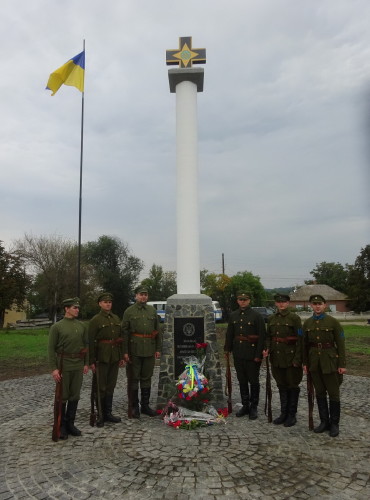 Image - Ananiv, Odesa oblast: Monument honouring the UNR Army.