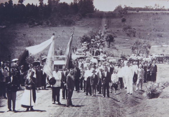 Image -- Apostoles, Misiones, Argentina: Ukrainian church procession.