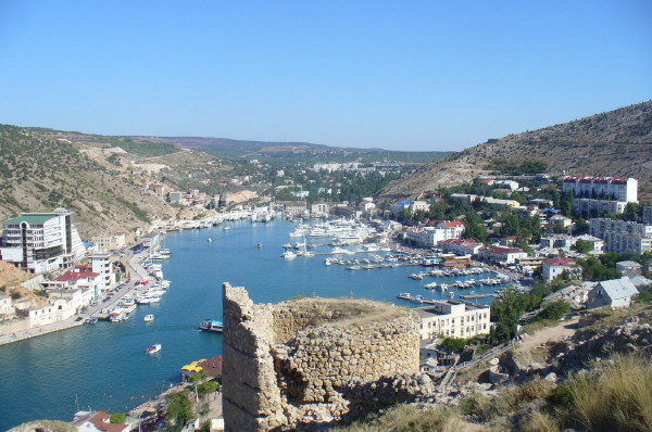Image - A view of Balaklava with the ruins of the Geonese fortress.