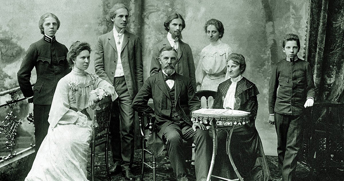 Image - Oleksander Barvinsky with his family.