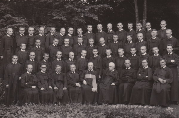 Image - Bishop Basil Ladyka with Basilian monks in Dobromyl (1937).