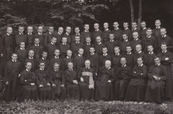 Image - Bishop Basil Ladyka with Basilian monks in Dobromyl (1937).