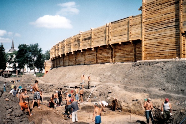 Image -- Reconstruction of Baturyn fortifications (photo: V. Mezentsev, 2008).
