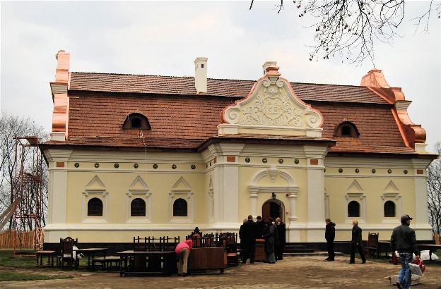 Image -- Reconstructed hetman palace (1670s?80s) in the Baturyn citadel (photo: V. Kovalenko).