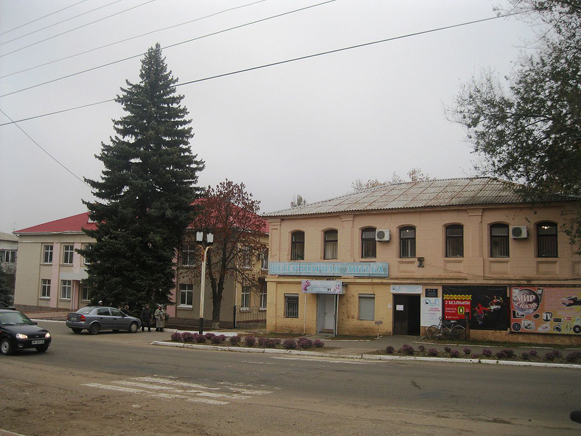 Image -- Bilovodsk, Luhansk oblast: town center.